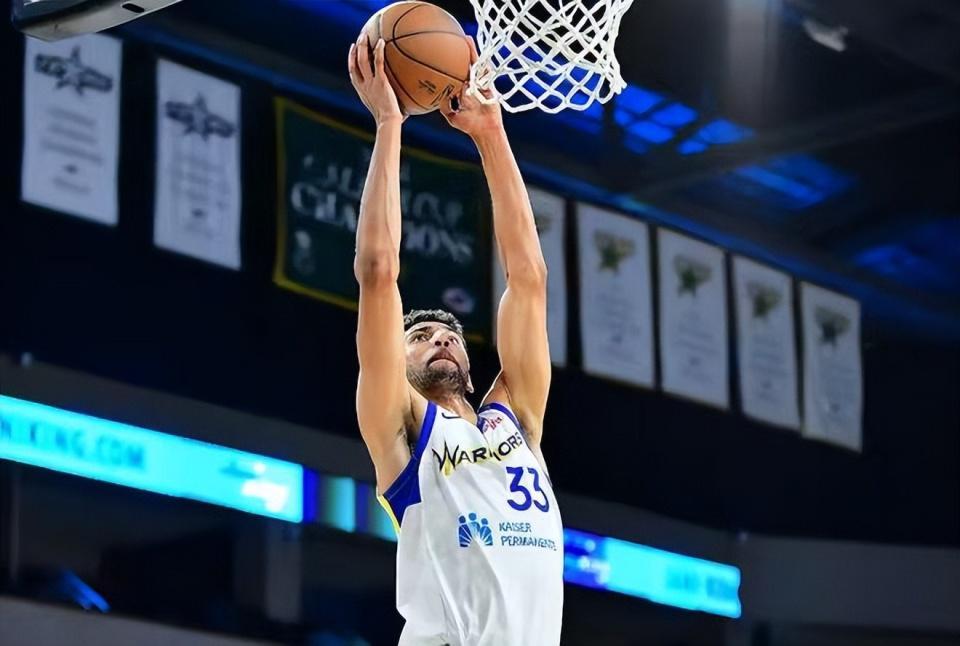 发展联盟赛场表现平淡，勇士双向合同锋线能否守住这份合同呢？