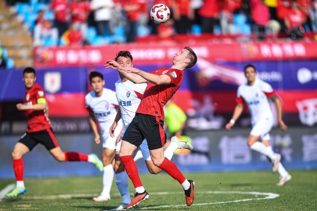 【中超】贝里奇中柱吴亚轲救险 亚泰0比0玉昆