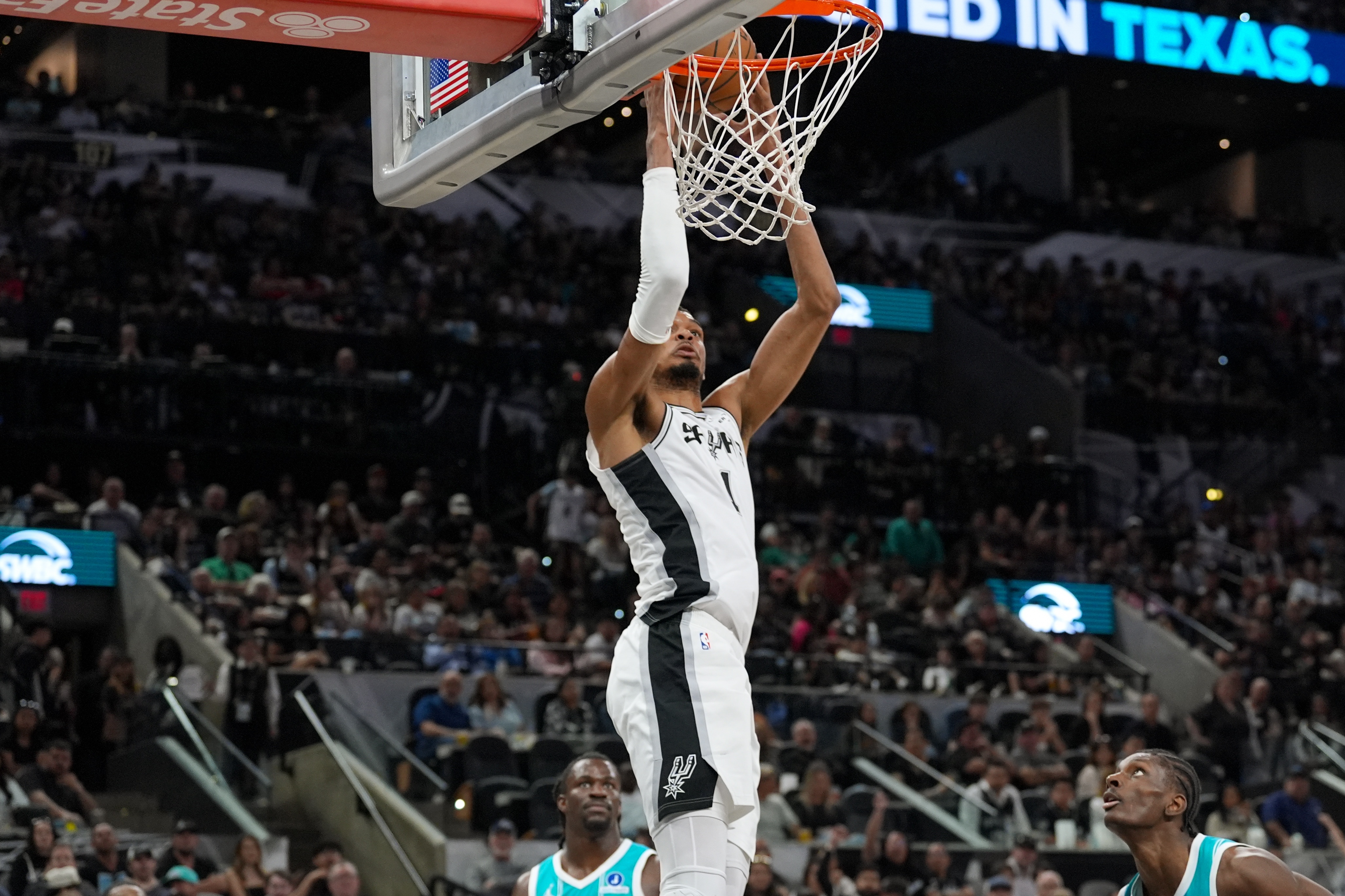 kaiyun-仍有评奖资格！米奇：文班想要达成的目标清单或是史上最长之一