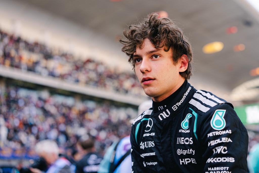 开云APP-上赛道见证历史，19岁安东内利成为历史最年轻杆位得主